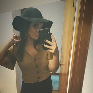 Meet your Posher, Casandra